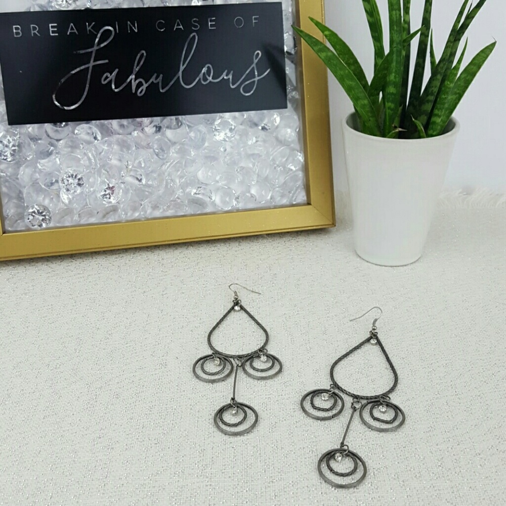 dark gray dangled earrings
